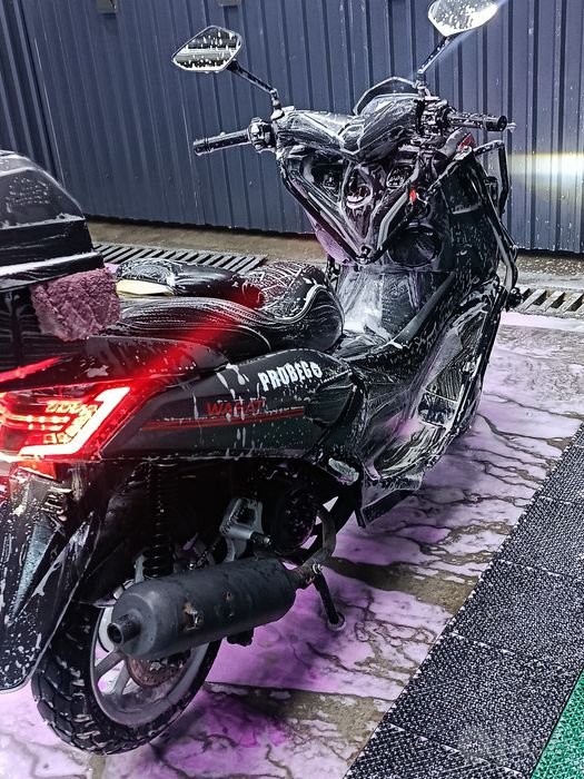 Skuter N max 700$