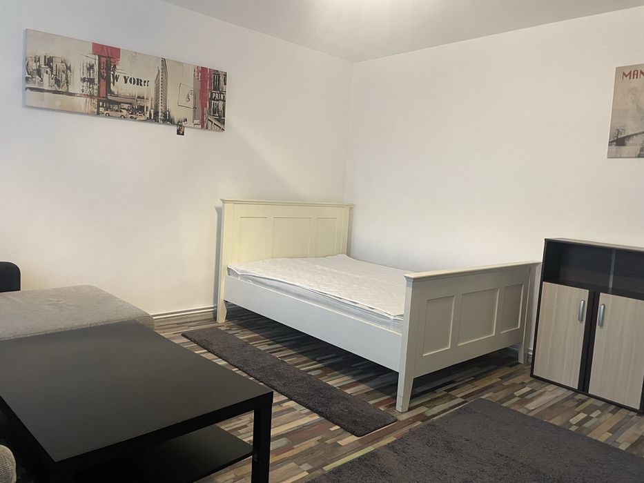 Inchiriez garsoniera aproape  de  Colina