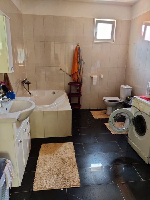 Casa de vinzare cu tot cu mobila