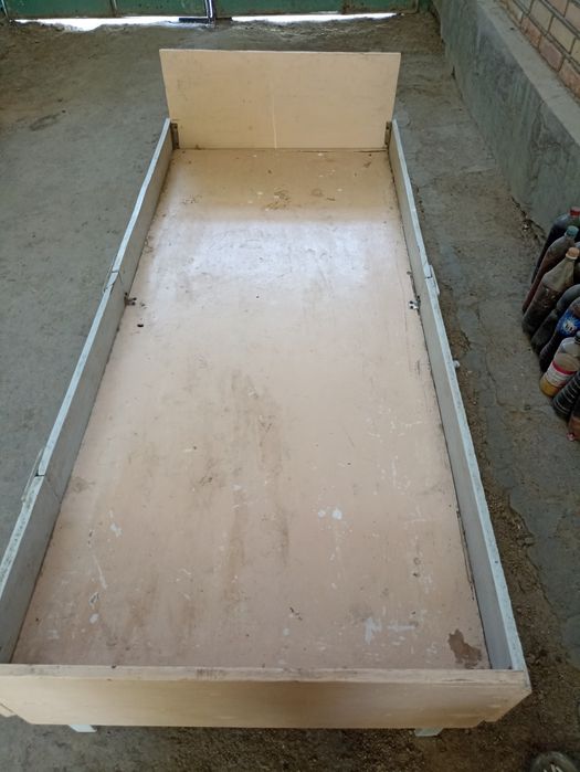 Бир кишилик крават сотилади мустахкам