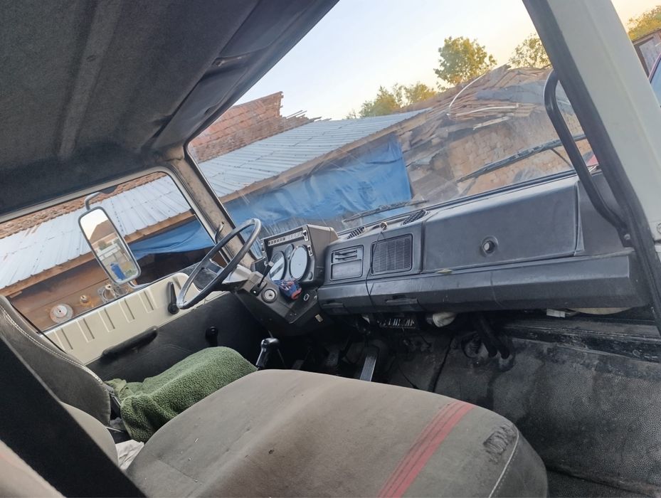 Camioneta Nisan L35 motor Iveco basculabila an 91