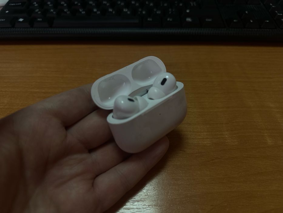 Продам наушники ЭирПодс