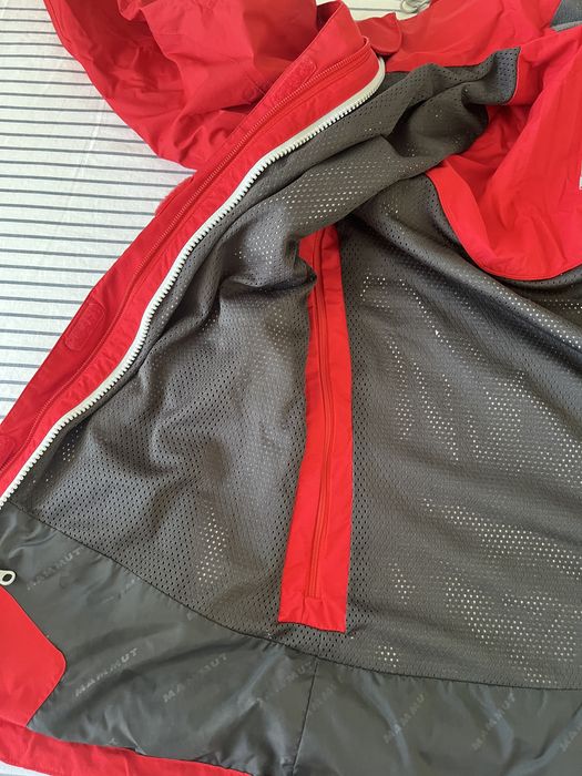 Оригинално дамско водонепромокаемо яке Mammut размер М