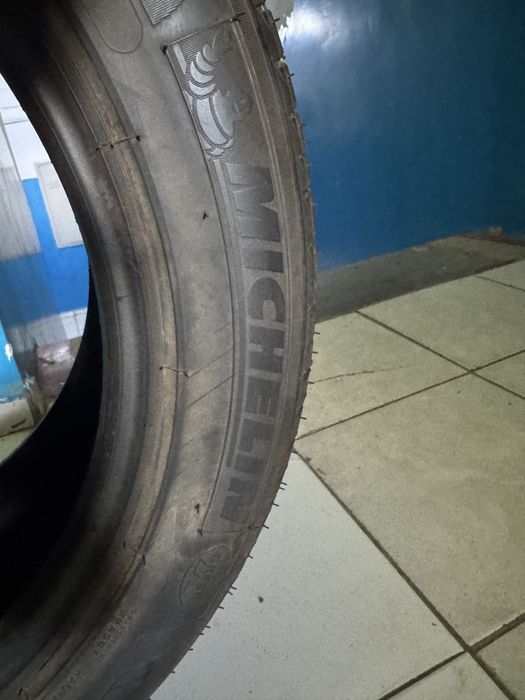 Продам резину б/у на 17 диски