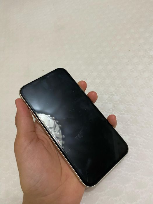 Продам айфон 11на 64г