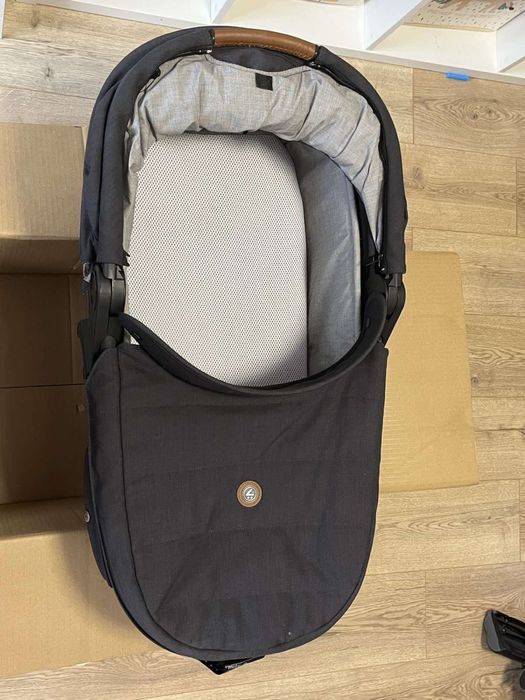 Детска количка - Musty -i2, лека, маневрена.