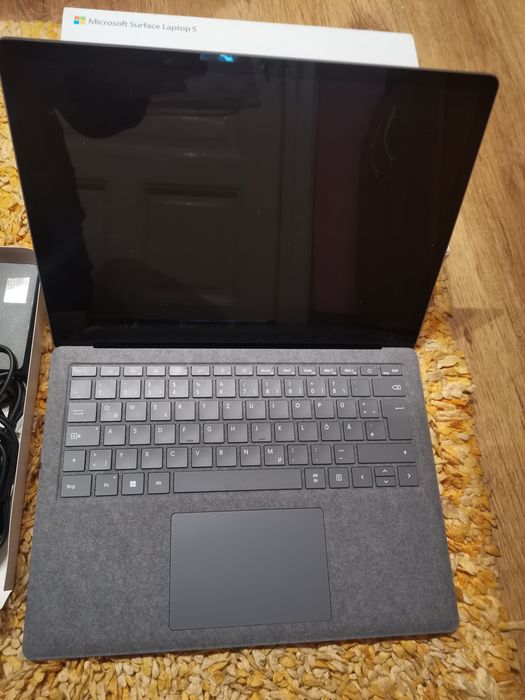Microsoft Surface Laptop 5 I5-1235U 16gb 512gb Display 2k touch-screen