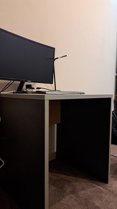 Квадратно бюро офис/спалня/детска