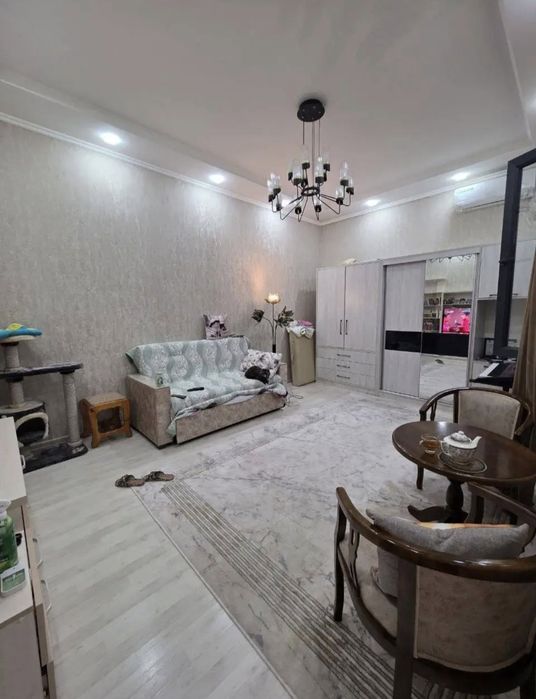 Продаю 3-х ком 1 соток на Буюк ипак йули Буз базар