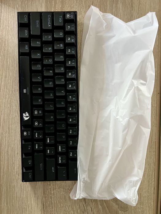 Vând tastatura gaming REDRAGON K630 RGB
