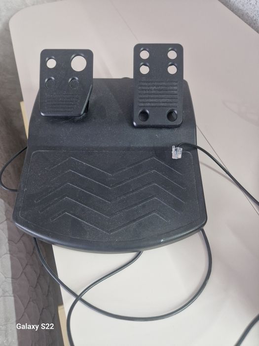 Игровой руль  с пидалями