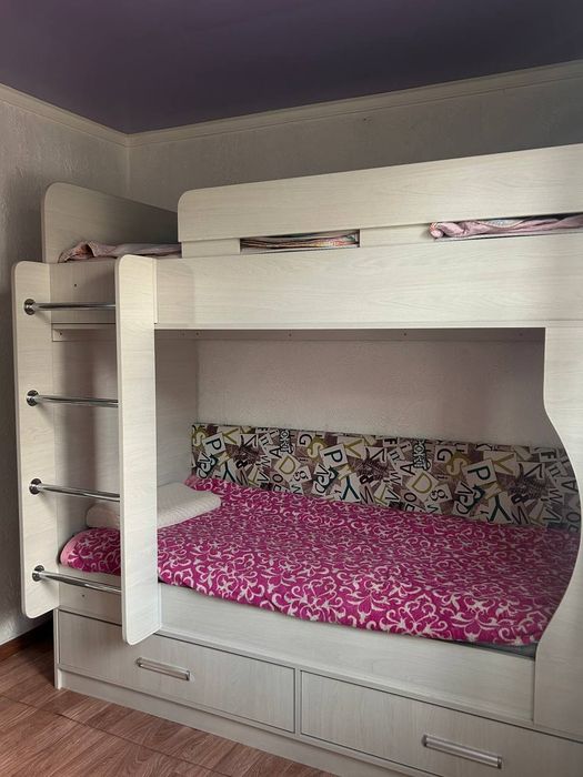 Продам двухяростную кровать