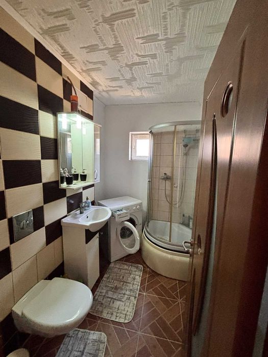 Vând apartament 4 camere decomandat, 79 mp, etaj 3/4 – Lupeni, Bărbăteni