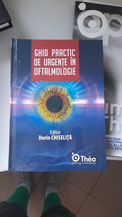 Vand cărți de oftalmologie