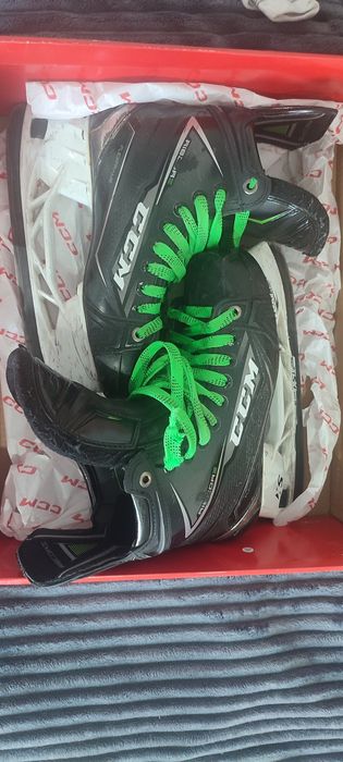 Профессиональные коньки ССМ и полупрофессиональные шорты