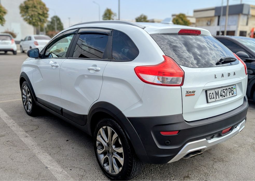 LADA XRAY CROSS / 1.8 / 2021 / Full Luxy Позиция в отличном состоянии