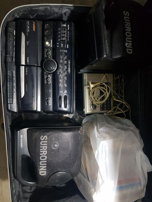 3 кассетных магнитофона.