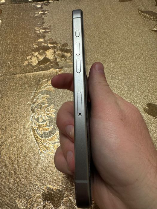 Vand Iphone 15 pro ca nou