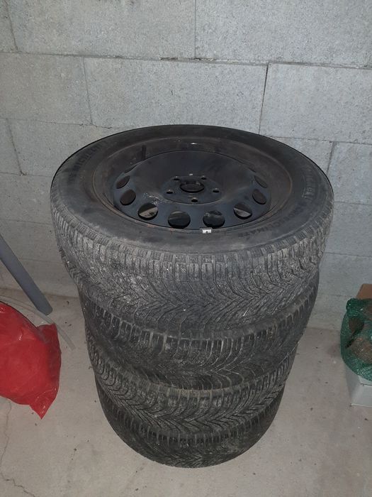 Vând roti de vw Caddy