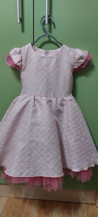 Продам платье для девочки 3-5 лет