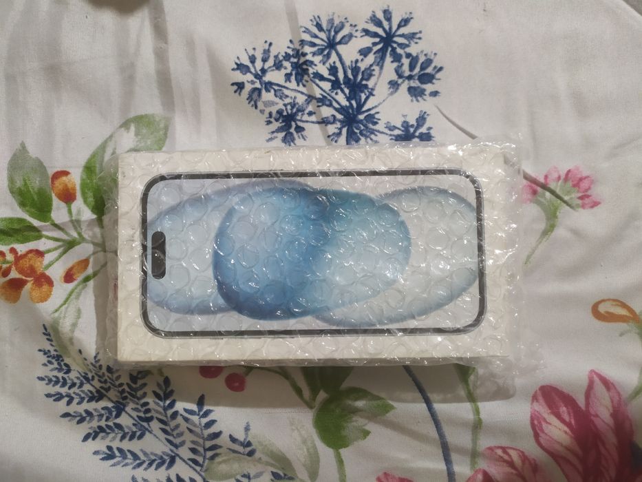 Продам айфон 15.