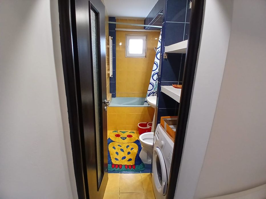 Inchiriez apartament 3 camere zona Milcov.