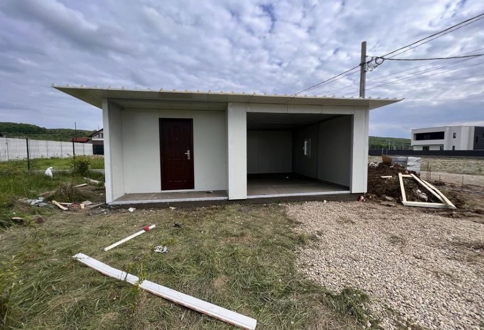 Garaje auto pe structura metalica