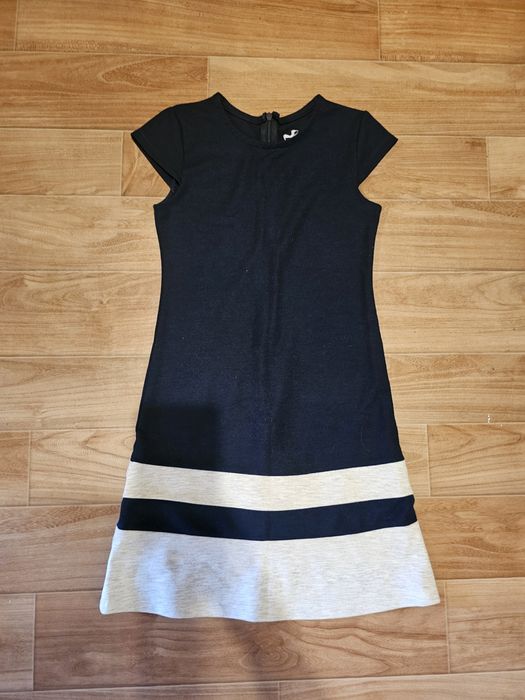 Продам одежду для девочки пакетом  на 6-8 лет