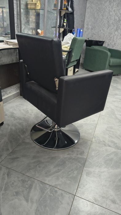 Продам парикмахерское кресло