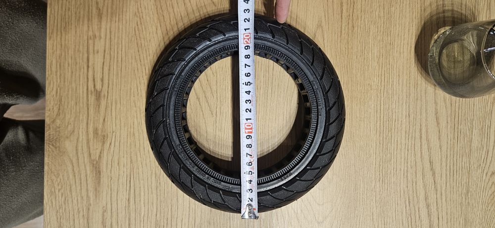 Чисто нова твърда  бандажна гума за тротинетка 10×2.5