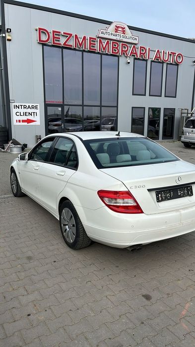 Dezmembram Mercedes-Benz C class w204 2.2 diesel din 2010