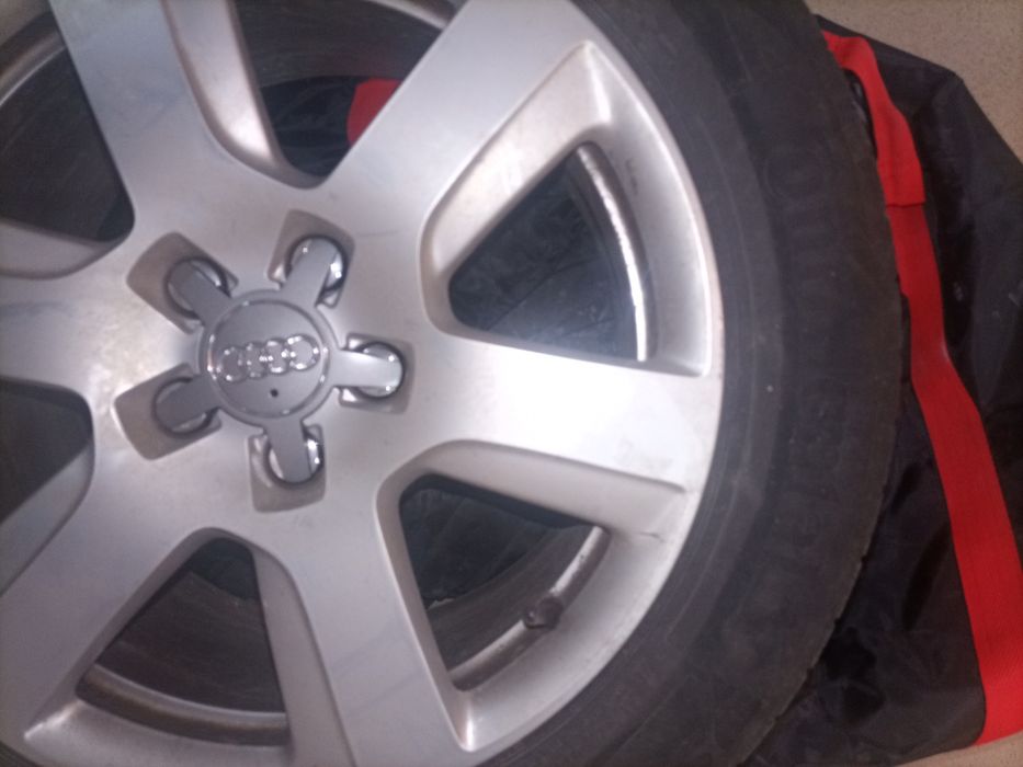 Vând 4 roți originale Audi