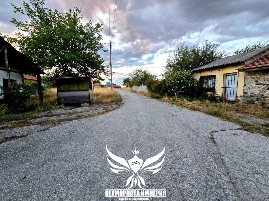 Продавам парцел 1592кв.м. в с.Долнослав, статут за НТП Стопански Двор