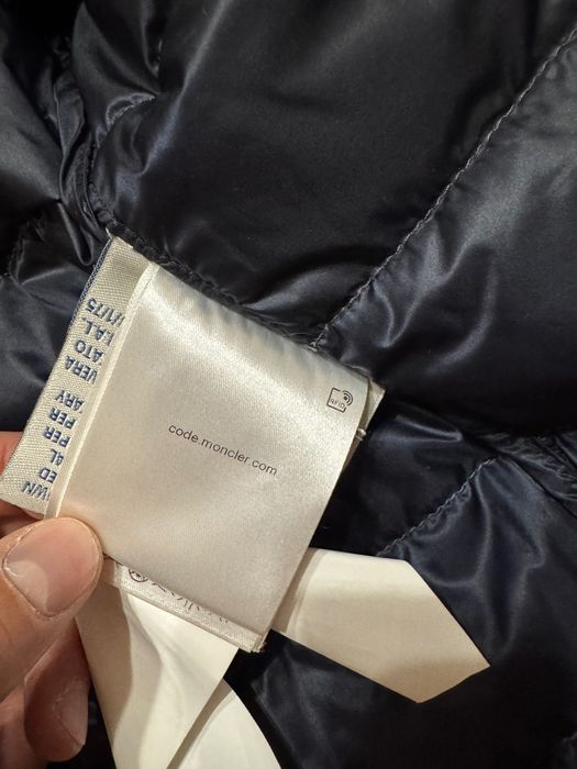 Moncler елек с качулка