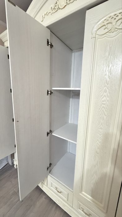 Продам деревянный шкаф