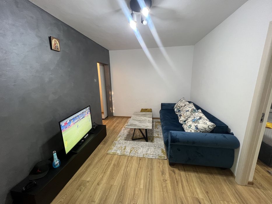 Inchiriez apartament