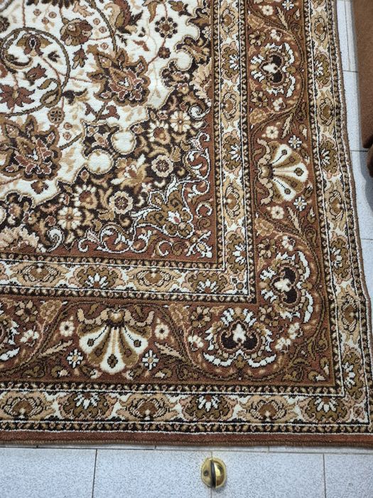 Персийски кафяв килим
