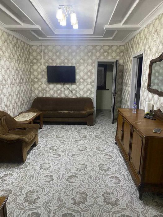 срочно продается 3 комнатная  на Мирабадском районе. Куйлюк массив-1