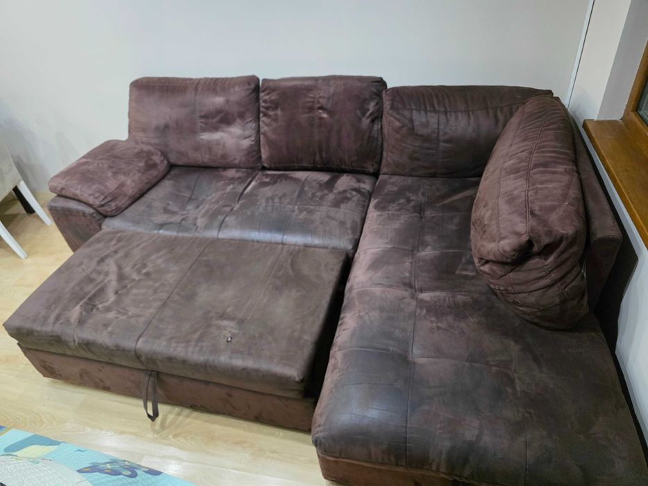 Продавам употребяван диван