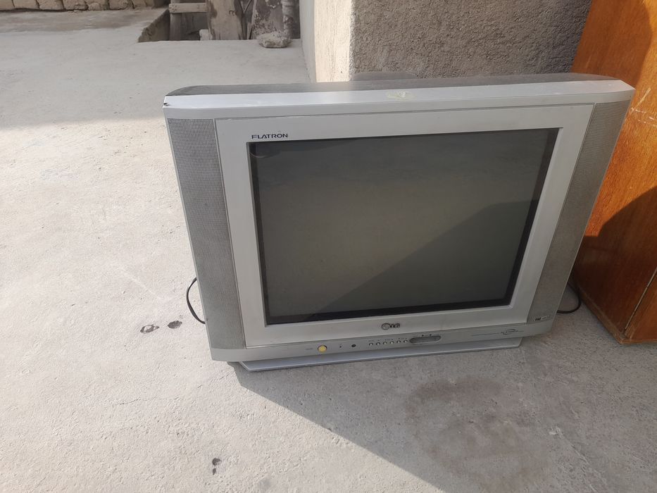 Televizor LG sotiladi.