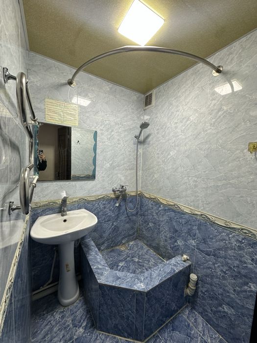 Ibn sino 1 3/2/5 uy sotiladi Ozimizaniki 3xonali remont qberiladi