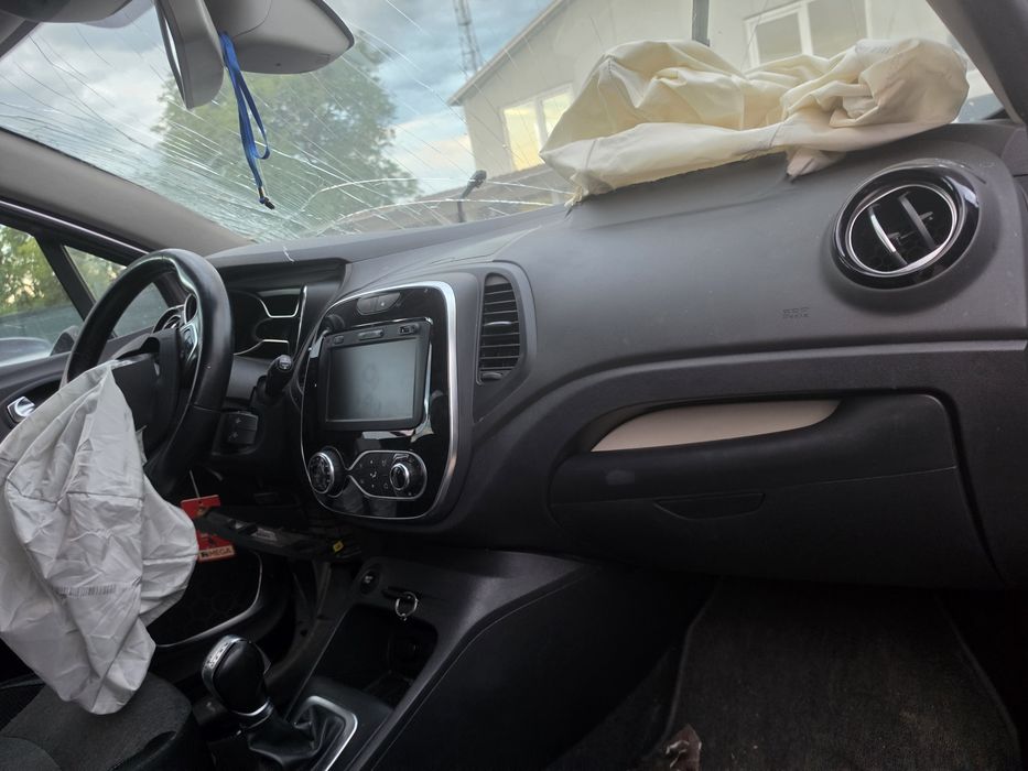 Dezmembrez Renault Captur