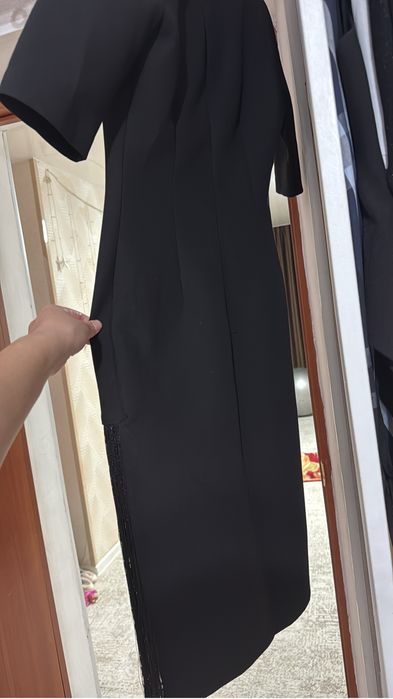 Платье вечернее, стильное, сидит по фигуре