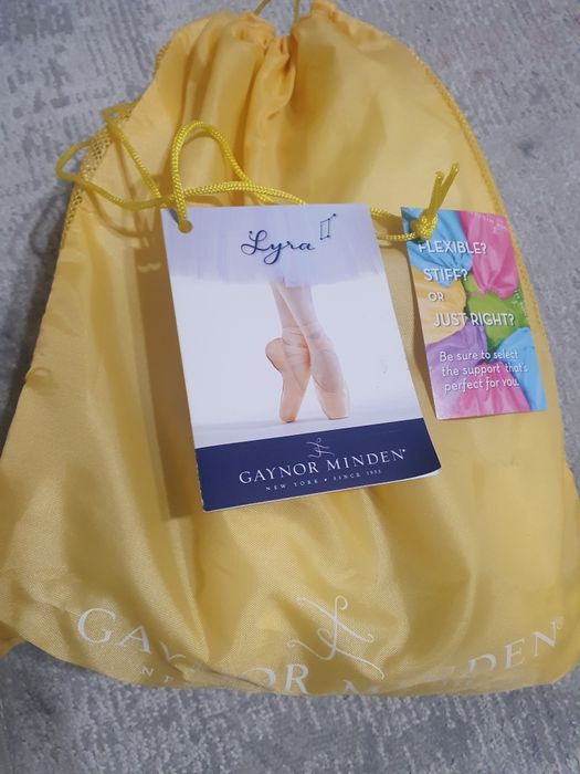 Продава чисто нови палци за балет - Gaynor Minden