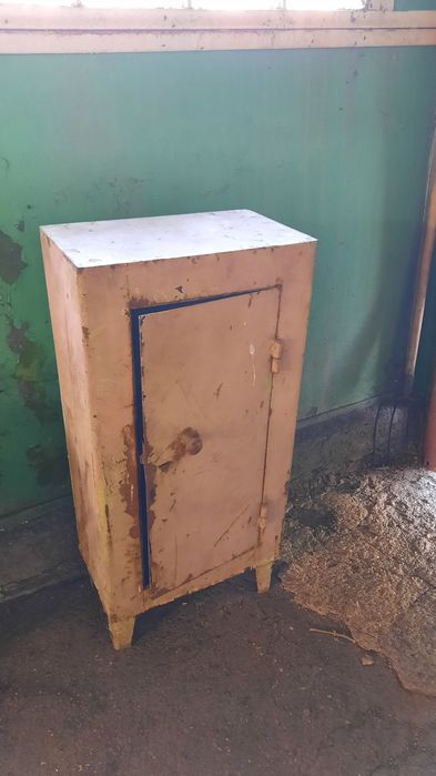 Продаю шкаф металлический, сейф