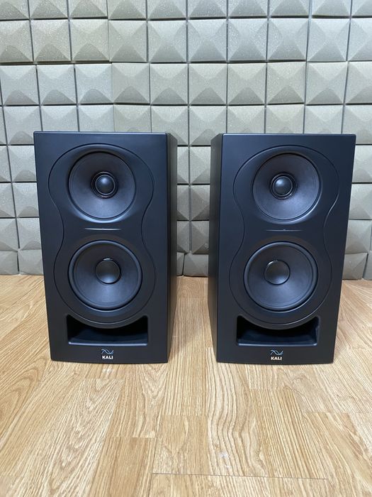 Студийные мониторы трехполосные Kali Audio in-5