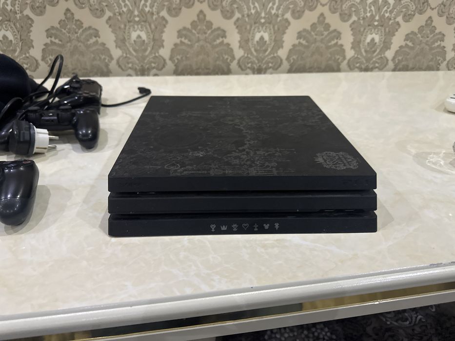 Игровая приставка PlayStation 4 Pro Kingdom Hearts III Limited Edition
