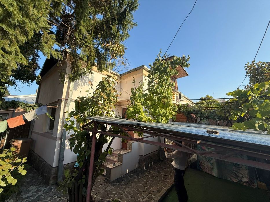 Casă la curte, Sector 1, București 
Anunț vânzare 
Ofer spre vânzare c