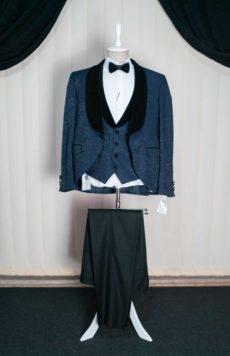 Costum barbati cu papion. nou 48, 50, 52, 56