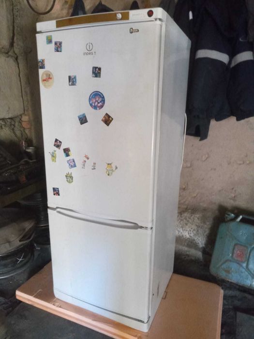 Холодильник Indesit